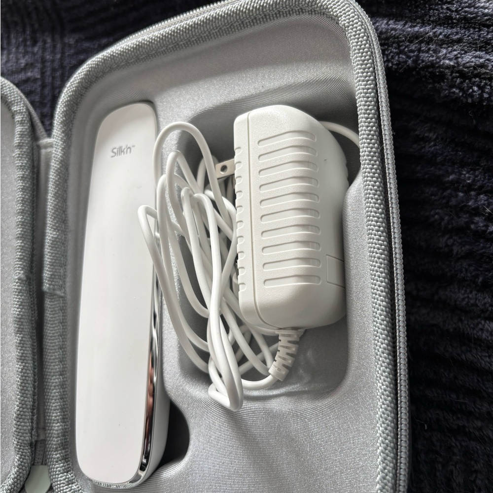 Silk'n White Handheld Hair Removal Device with Charger